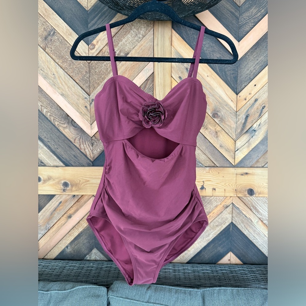 KATE SPADE New York 3D Rose Peep Hole One Piece Swimsuit Large Burgundy - Picture 2 of 11